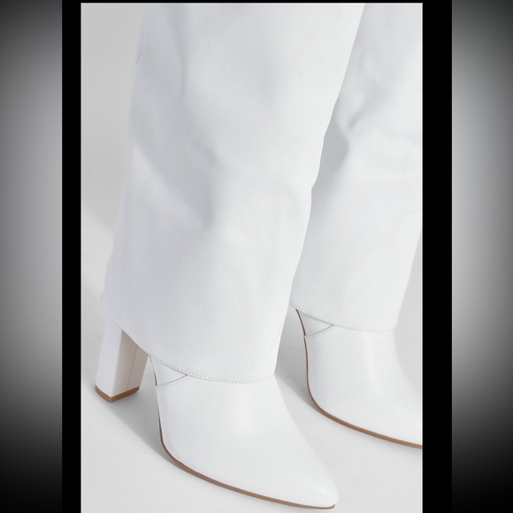 Boohoo white knee-high wide-width fold over leather boots | size 9 - Picture 5 of 7